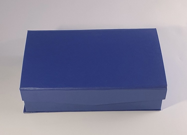 opakowanie-granatowe-szklana-statuetka.jpg